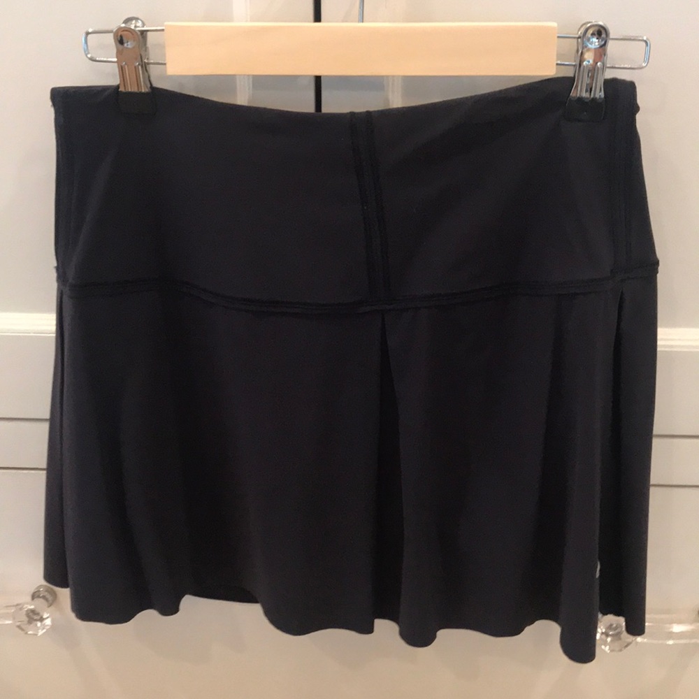 Lululemon Navy Lost in Pace skirt 6 Tall